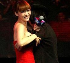 明星 袭胸,袭胸事件引发热议