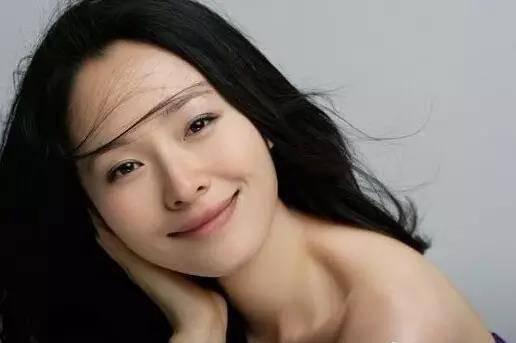 江一燕 家庭背景,出身寒门，逆袭成为影视界璀璨明星的励志传奇